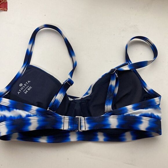 Athleta blue and white tie-dye twist front bikini top size 34B/CM - Picture 3 of 6